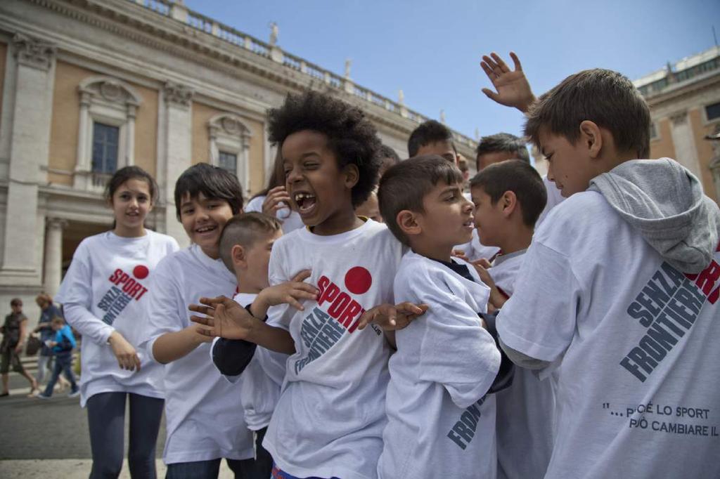 SPORT SENZA FRONTIERE E LA ONLUS BENEFICIARIA DELL IMPRESA Sport Senza Frontiere progetta e organizza percorsi sportivi gratuiti per bambini e adolescenti svantaggiati sotto la