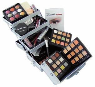 1 Pennello Trucco Per Sfumature N 5 Bis 1 Pennello Trucco Per Sfumature N 8 1 Pennello Trucco Fard N 010 1 Pennello Trucco Ombretto N 12 2 Matitine Rossetto 1 Spugnetta Nitrile 1 Piumino Grande 1