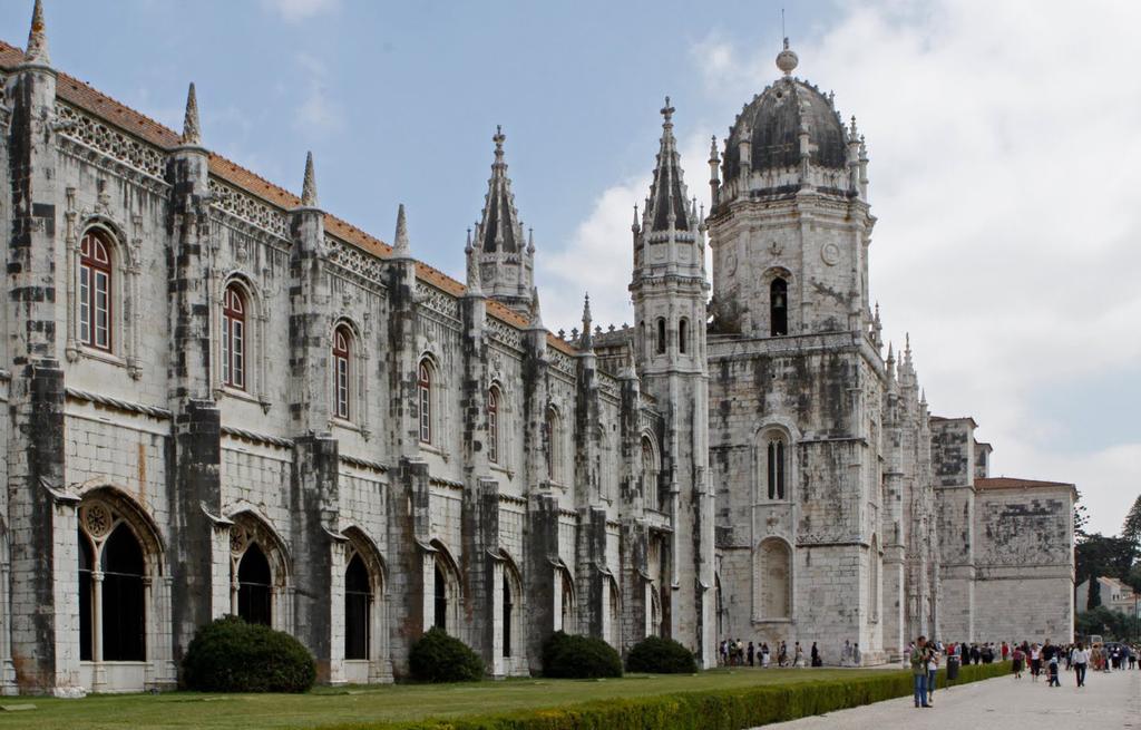 TOurs giornata intera LISBONA MONUMENTAL + SINTRA, CASCAIS Belém: Quartiere storico. Torre di Belém: Ex libris di Lisbona, gioello dell arte manuelina.