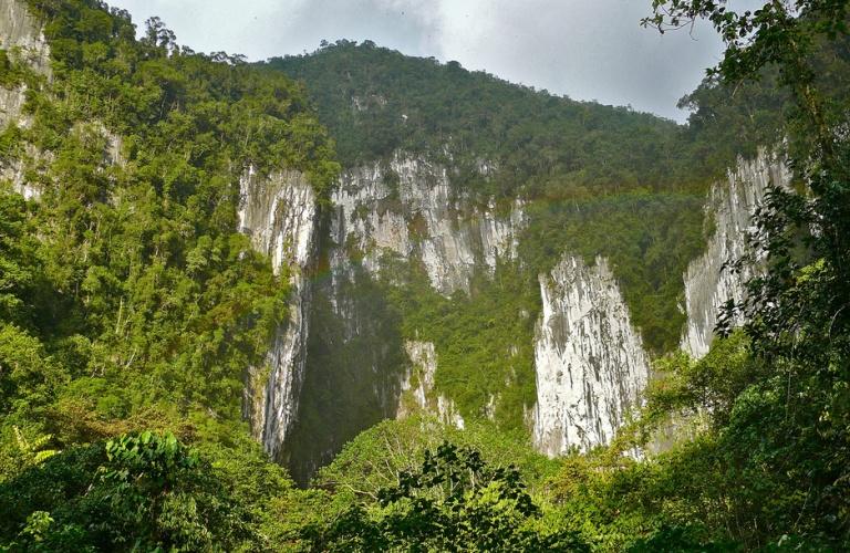 Il Borneo malese, è diviso in due stati, il Sarawak ed il Saba, un misto di culture locali e natura maestosa.