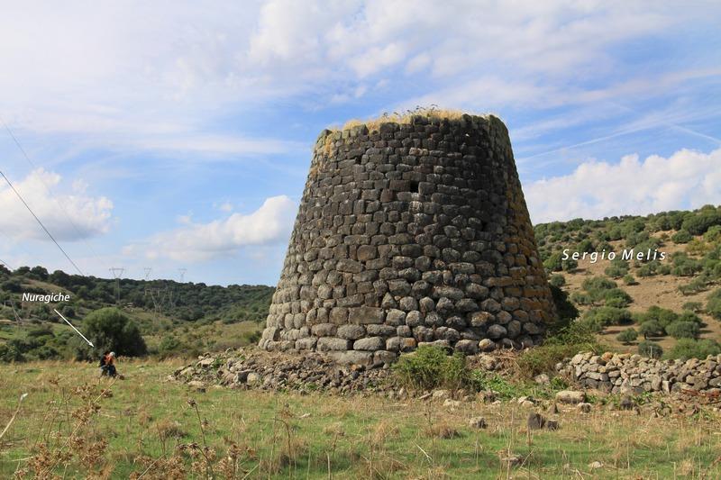 Nuraghe Corbos - Silanus ma in seguito si evolveranno in edificazioni sempre più