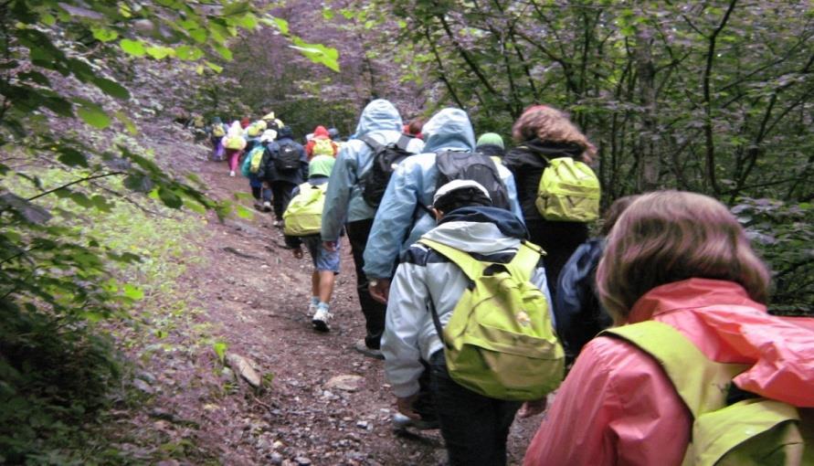 Campi scuola I campi scuola sono uno strumento fondamentale dell educazione terapeutica per bambino/adolescente e la famiglia.