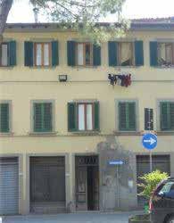 Il garage è accessibile dal corridoio carrabile condominiale ed è dotato di porta basculante. Prezzo base Euro 11.500,00. Rag. Franceschi - Firenze - Via Masaccio, 113 in data 27/04/17 ore 10:00.