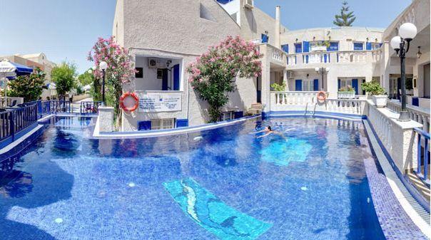 Hotel Porto Perissa Perissa Situato a Perissa, l'hotel si trova a soli 50 metri dalla famosa spiaggia di sabbia nera e dispone di camere con aria condizionata, alcune con vista sul Mar Egeo.