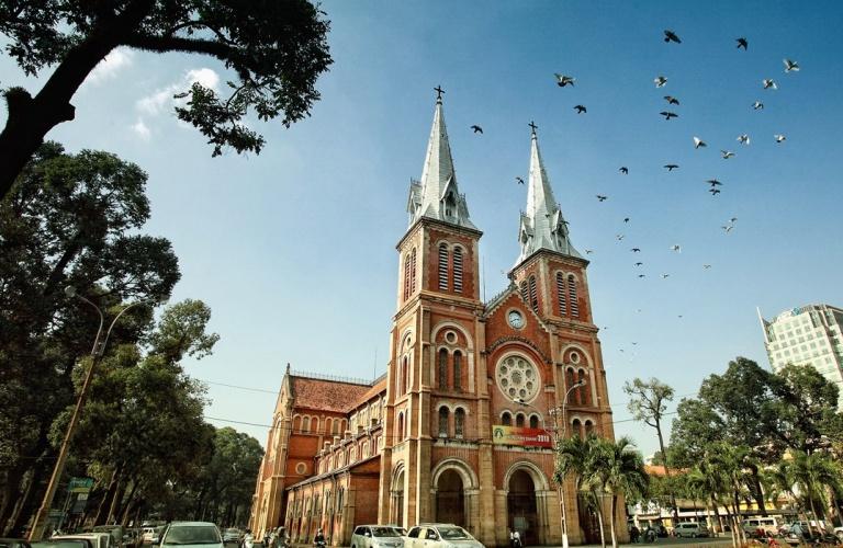Thien Hau Basilica di Notre-Dame di Saigon La basilica di Notre-Dame di Saigon è la cattedrale situata nella città di Ho Chi