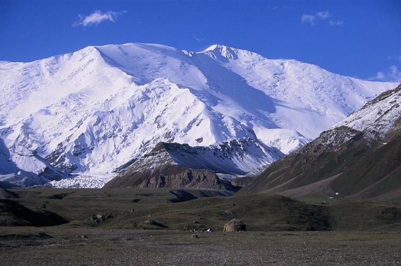 Lenin Peak 7134m - versante nord - cresta ovest Kyrgyzstan SPEDIZIONE ALTA MONTAGNA 7000 AGOSTO 2016 (dal 30 luglio al 18 agosto) DURATA: 20 giorni DIFFICOLTA: M - TECNICAMENTE FACILE, IMPEGNATIVA