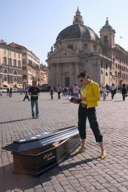 GUERRIGLIA O STREET MARKETING RAGGIUNGERE OBIETTIVI CONVENZIONALI CON L AUSILIO DI METODI NON CONVENZIONALI ACCOMPAGNARE IL LANCIO E/O