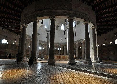 BASILICA DI SANTO STEFANO ROTONDO La costruzione fu probabilmente voluta da papa Leone I (440-461).