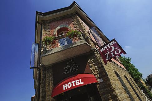 Hotel selezionati Hotel Ziò - Viale Antonio Nardozzi, 14 Imola L Hotel è ubicato in un un edificio storico del 1926 ed è stato ristrutturato per garantire agli ospiti il massimo della comodità.