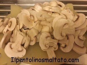 sale fino pepe macinato fresco 1 spicchio di aglio PROCEDIMENTO: Pulire e tagliare i
