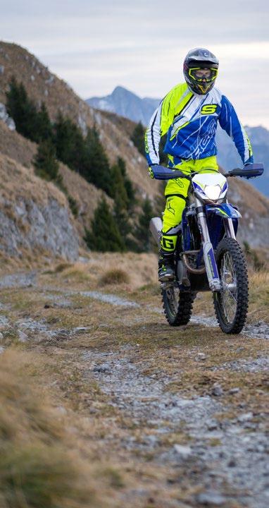 Sfruttando la solida esperienza sul campo, gli ingegneri di Nîmes hanno anticipato l uso dell iniezione di benzina nelle moto da induro e sono stati