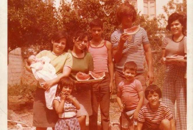 6 IL GIORNALINO DI SILIQUA 2 Febbraio 2017 COME ERAVAMO, LE FOTO DI UNA VOLTA... Siliqua, fine anni '70: un gruppo di persone gustando una fetta d'anguria.