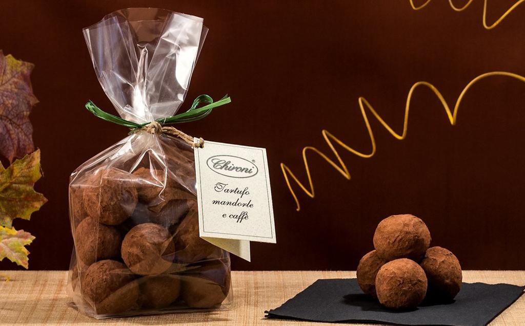 PRODUZIONE PASTICCERA ARTIGIANALE PRALINERIA 58H PRALINATO MANDORLE E NOCCIOLE Pralinato di mandorle e nocciole con granella di nocciola e copertura di