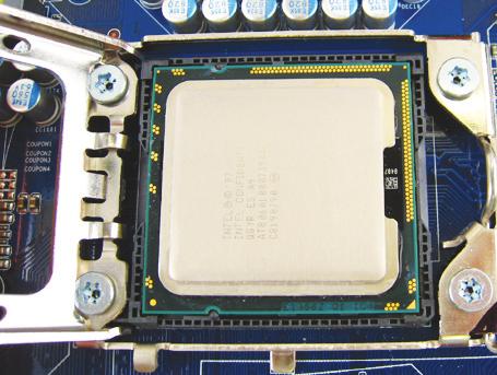 B. Attenersi alle fasi che seguono per installare correttamente la CPU sul socket CPU della scheda madre.