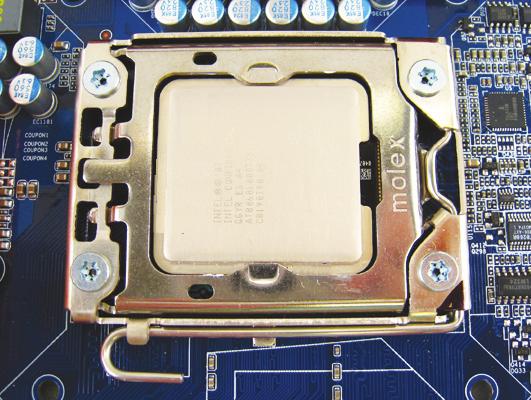 socket CPU rimettendola nella sua posizione di blocco.