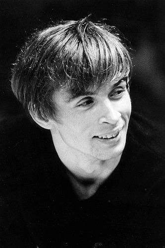 RUDOLF NUREYEV (1938-1993) Ballerino e coreografo russo Impulso decisivo ai ruoli maschili del balletto classico