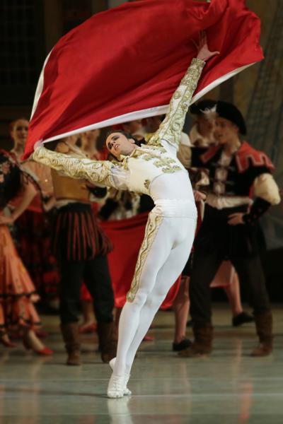 IL PRIMO ATTO L e n t r a t a d i G a m a c h e, rammentando la Commedia dell Arte. La Seguidilla, danza popolare spagnola. Le plurime potenzialità del balletto classico.
