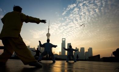 Da questa zona ci spostiamo nell area moderna del Pudong, per salire sulla la Torre Jinmao (420 mt), la terza più alta al mondo.