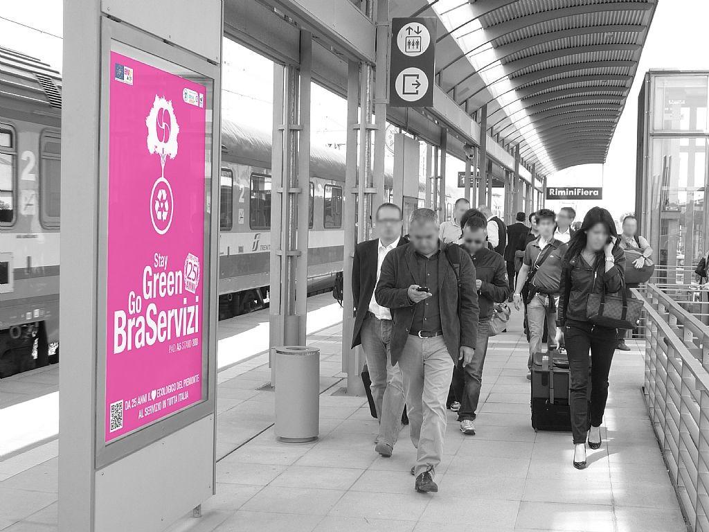 TOTEM BIFFACIALI (stazione Rimini Fiera) DOUBLESIDED TOTEM (Rimini Fiera Station) Visibilità del brand aziendale sui totem posizionati nella fermata Rimini Fiera / Corporate brand
