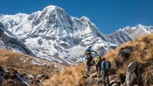 Passando per Besisahar in van (1,30 h) e con auto privata raggiungiamo Ghale Gaun (nell'area protetta dell'annapurna a 2070mslm). Attività nel villaggio dopo pranzo.