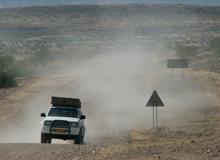 vasto deserto. Spostandosi poi verso le Organi Pipes si scende verso Cape Cross, famoso per le grande colonia di otarie. Il viaggio prosegue per Swakopmund, cittadina in stile tedesco sulla costa.