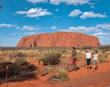 2 giorno: Ayers Rock Mattinata a disposizione per escursioni facoltative. In tempo utile trasferimento in aeroporto. TABELLA PREZZI PAG.