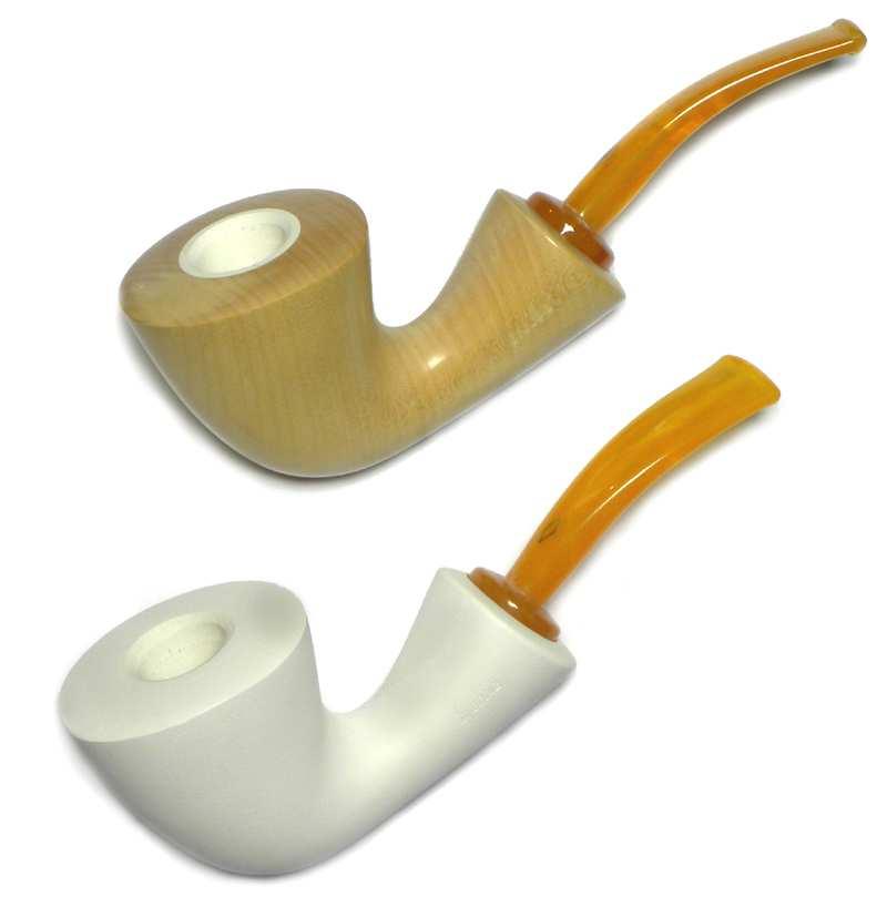 MARA Pipe leggerissime nonostante le dimensioni importanti in legno di tiglio. Fornello in schiuma. La 1622 è una Reverse Calabash perchè ha una camera di raffreddamento del fumo.