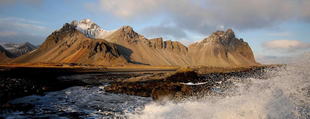 nordamericano ed europeo. Successivamente l itinerario porta alla scoperta della fantastica cascata d Oro, Gullfoss, e la zona delle sorgenti eruttanti di Geysir.