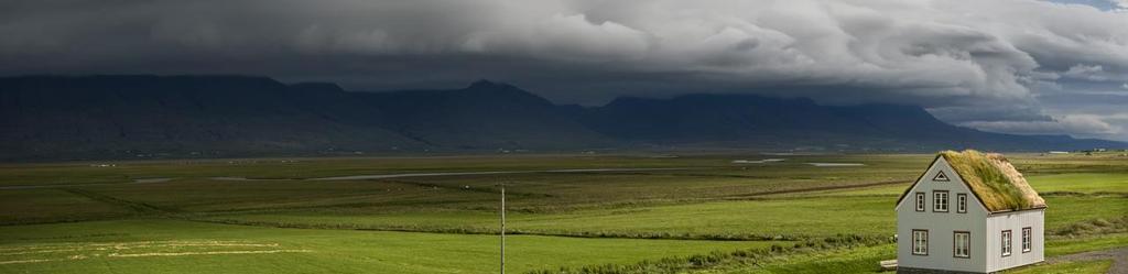 Cena e pernottamento in zona Husavik/Myvatn 6 GIORNO > Si inizia la giornata visitando le meraviglie della zona protetta del lago Myvatn, caratterizzato da vulcani, crateri, campi di lava e varie