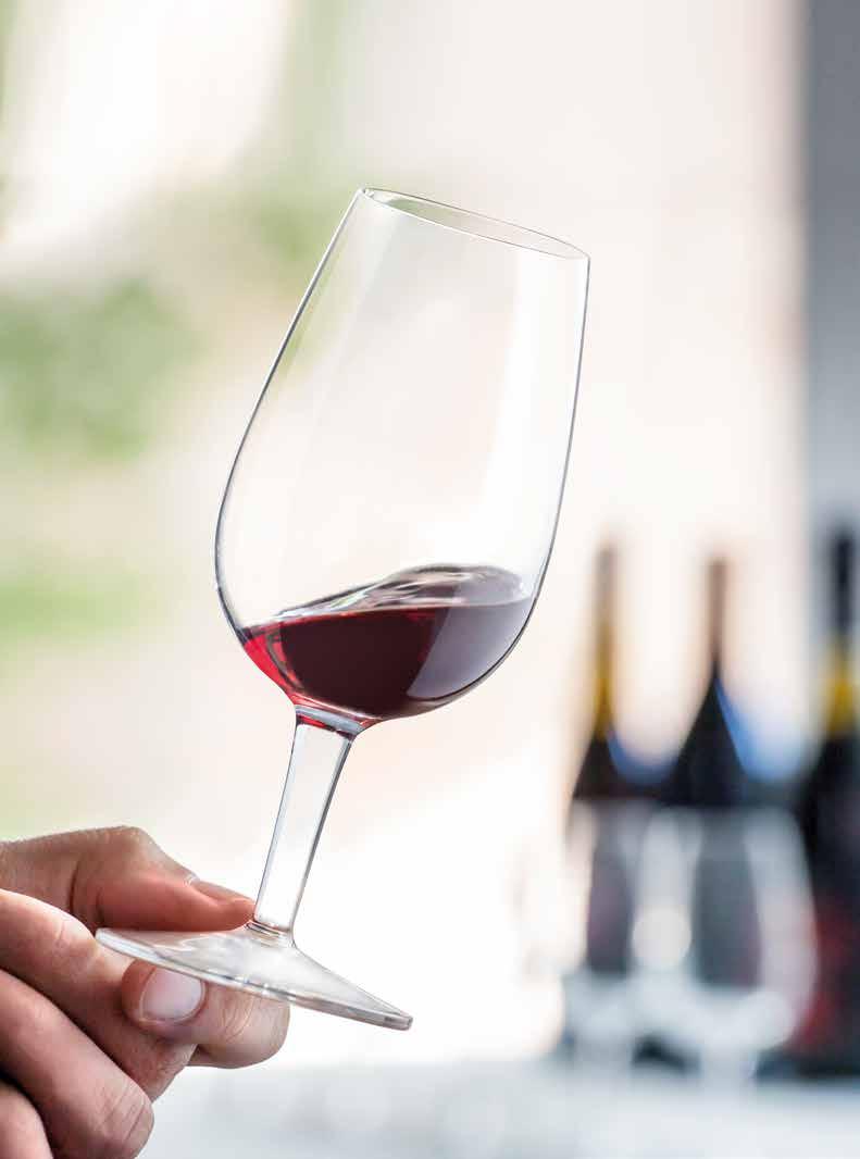 vino Il calice ISO ha una coppa con forma e dimensioni tali da facilitare il moto rotatorio del vino nel calice evitandone la fuoriuscita.