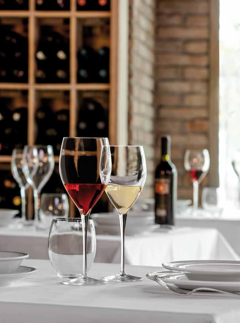 Magnifico Maximum wine colour reflection Calici da vino dalla linea classica realizzati con caratteristiche particolari mantenendo un eleganza di forme per una mise en place raffinata.