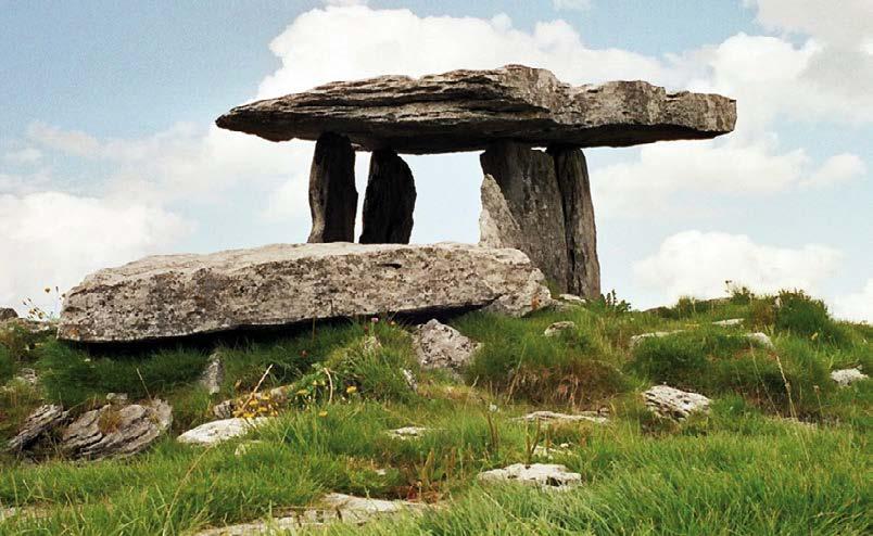 I dolmen erano costituiti da due o più pietre verticali conficcate nel terreno, cui veniva sovrapposta una lastra orizzontale. Generalmente ospitavano sepolture collettive. 3.