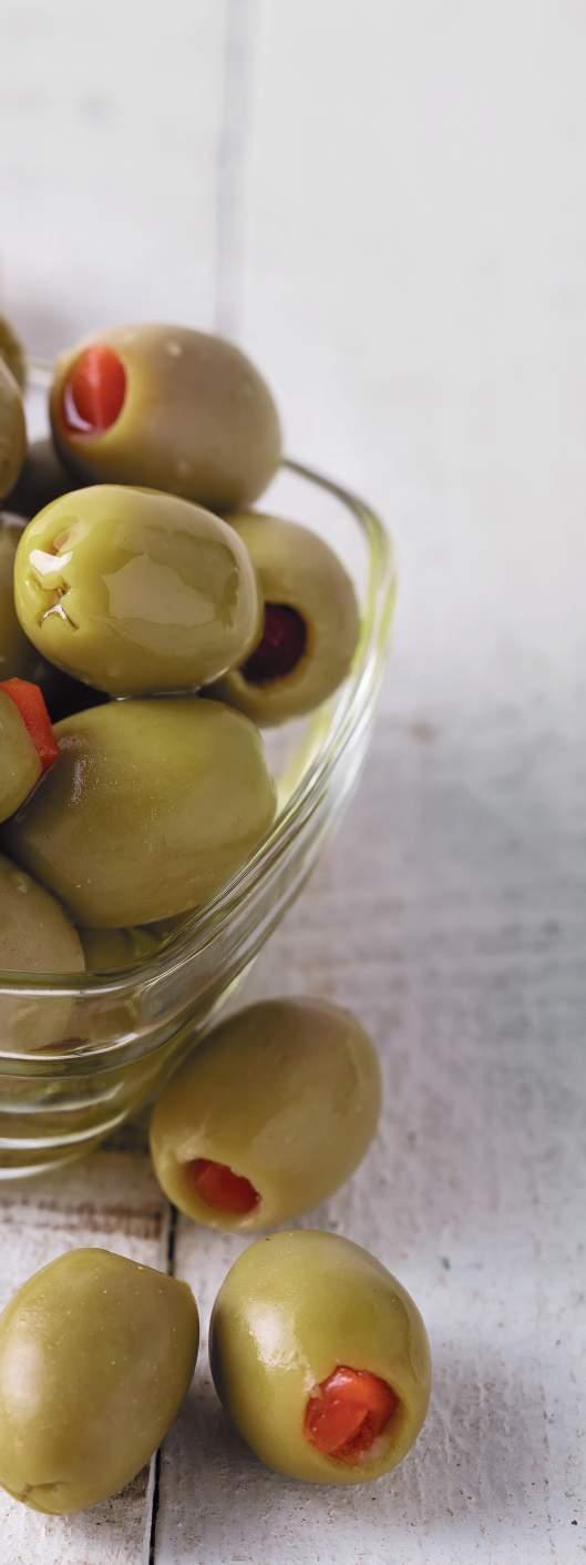 Le Olive in pet 141 Molto gustose, croccanti e di buona consistenza, dal colore brillante, le olive verdi giganti sono ideali per arricchire insalate ed utilizzate per la preparazione di aperitivi.