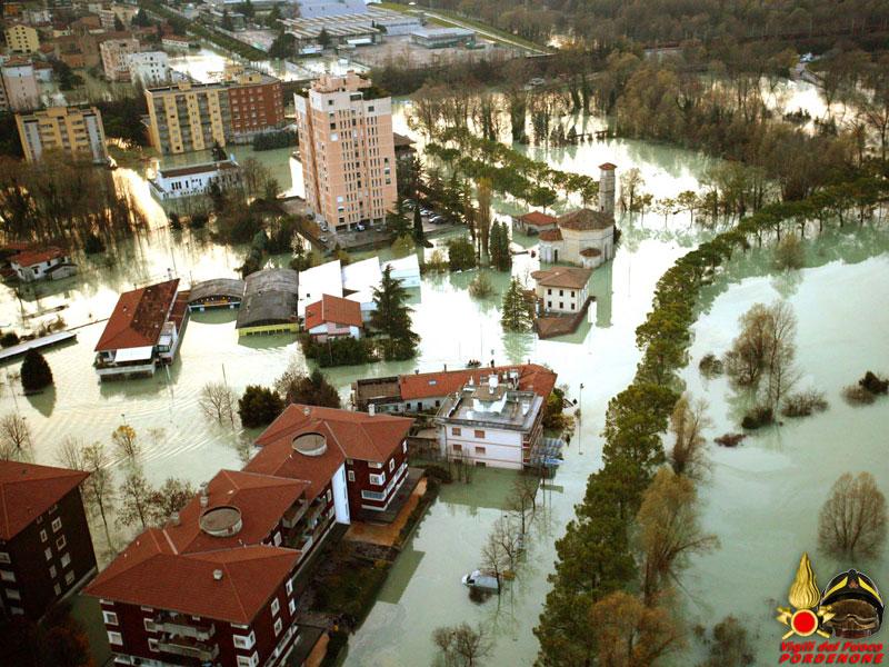 L'Alluvione del 2002 Novembre 2002, forti precipitazioni sia in montagna che in pianura.