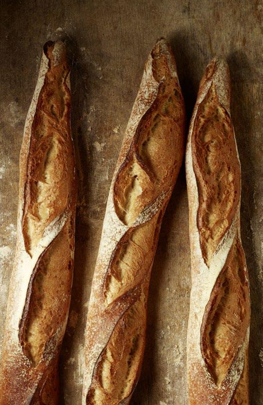 30 siamo già in panetteria e fino alla chiusura del negozio prepariamo il pane