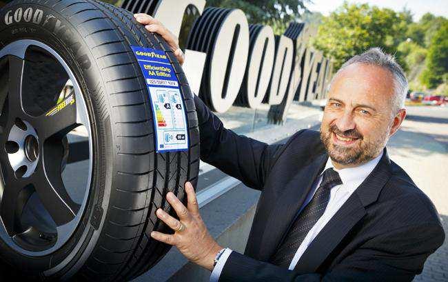 Artisti in viaggio con Goodyear Dunlop per celebrare l introduzione dell etichetta europea dei pneumatici. Goodyear espone il primo pneumatico concept autocarro con classificazione AA.
