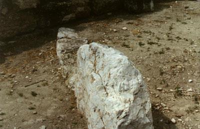 L andamento curvo delle pietre fece ipotizzare all archeologo tedesco che si trattasse dei resti di un