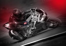 TECNOLOGIA VINCENTE Aprilia porta su strada le entusiasmanti tecnologie delle sue moto da competizione.