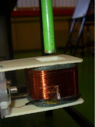 Si produrrà quindi una repulsione tra magnete e bobina. Per inserire quindi il magnete nella bobina è necessario compiere un lavoro (fornito dalla caduta del magnete, quindi dalla forza peso).