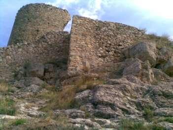 resti delle mura di Cembalo