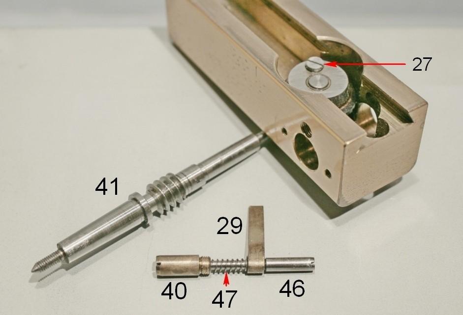 2802 Il meccanismo micrometrico al completo: la ruota dentata elicoidale (25) ruota sul perno della vite 50 ed è mossa dalla vite senza fine 41b.