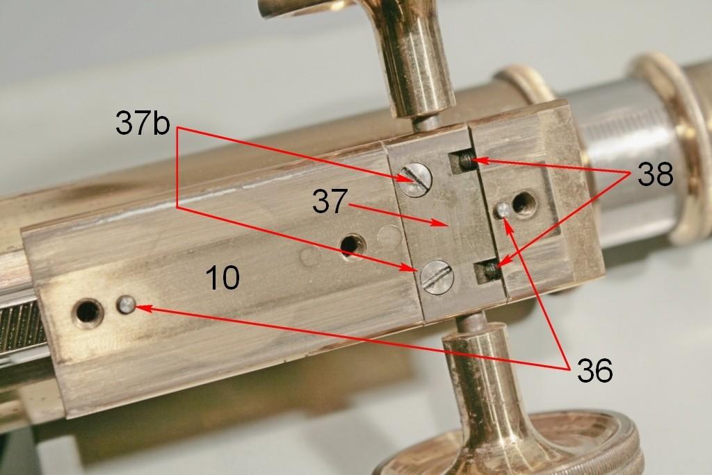 2791 Stringendo i grani 15 (fig. 2784), la loro punta (38) scivola sulla piccola superficie inclinata 38b e quindi spinge il piastrino 37 contro l albero della macrometrica regolandone la frizione.