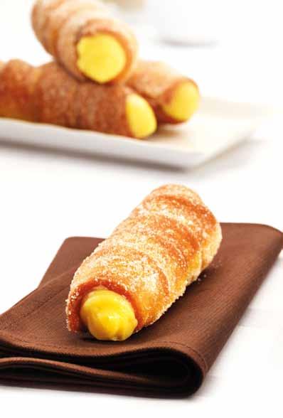 Disporre i cannoli in una teglia e lasciare lievitare a 30 C con umidità relativa 75% per 60 minuti circa o fino alla triplicazione del volume