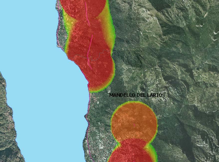 Sono state pertanto eseguite le seguenti operazioni: intersezione del grafo stradale con la maglia vettoriale 20 x 20 m al fine di ottenere i tratti di competenza di ogni cella (identificata con un