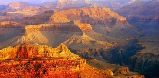 Trasferimento in maxi-van privato al Laughlin e soste lungo il tragitto con Golden Nugget (o similare) GIORNO 13 PAGE GRAND CANYON NP (4 h soste escluse) Trasferimento al più esteso Canyon al mondo,