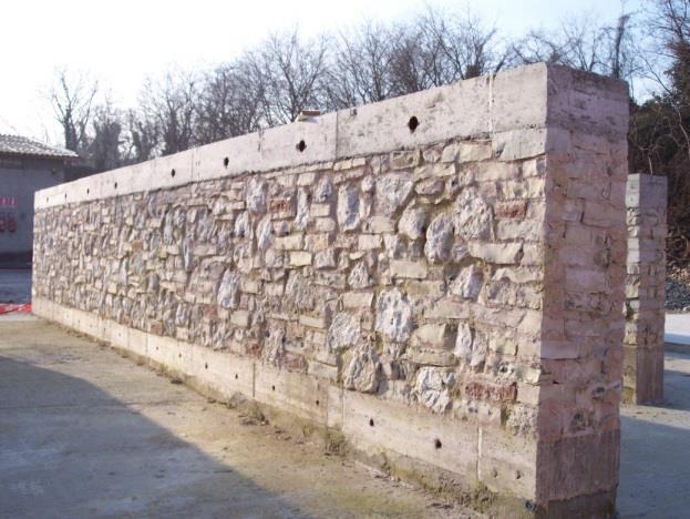 Sigla muro Scala Dimensioni [m] Numero pannelli realizzati Numero pannelli consolidati con iniezioni Lunghezza singolo pannello [m] A 1:1 10,26 x 2,60 x 0,50 6 3 1,50 B