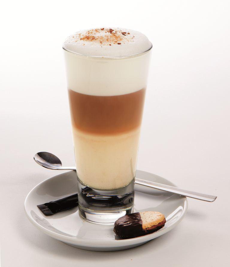 Il rapporto è di 2 3 di caffè e 1 3 di latte. Latte macchiato Un espresso con latte caldo e schiuma.