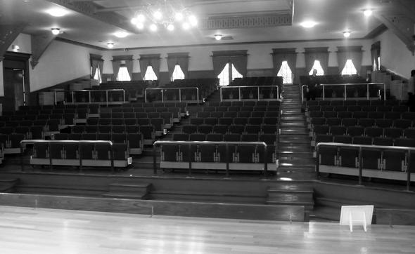 auditorium per concerti distrutto dal terremoto del 1923.