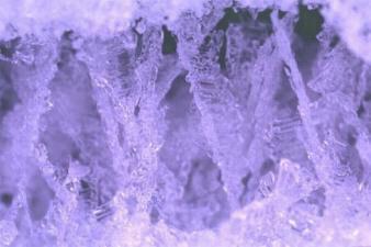Se inglobati nel manto nevoso questi cristalli creano una situazione di grave e duraturo pericolo di instabilità, sia perché offrono un minimo attrito allo scorrimento fra di loro, sia perché le sole