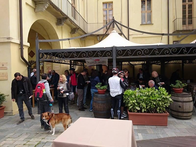 Il ritrovo avviene dalle 09,30 alle 12,45 all interno dell Enoteca Regionale di Nizza Monferrato, presso i giardini di Palazzo Crova e i